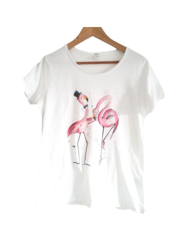 t-shirt featuring an illustration of flamingos in love by vania bellosi